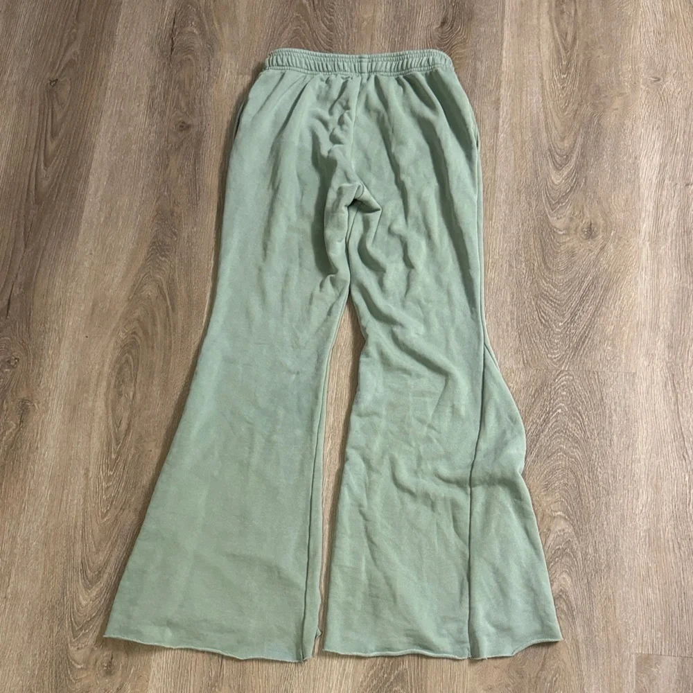 Wild fable -Green Flared sweat Pants- size XS - Picture 2 of 3